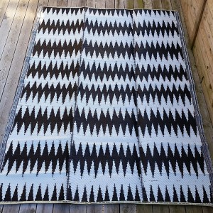 Plasttæppe med backgammon mønster. 180x270 cm 550 kr